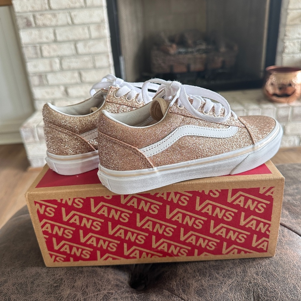 BRAND NEW KIDS VANS IN LIMITED EDITION ROSE GOLD! 🤩